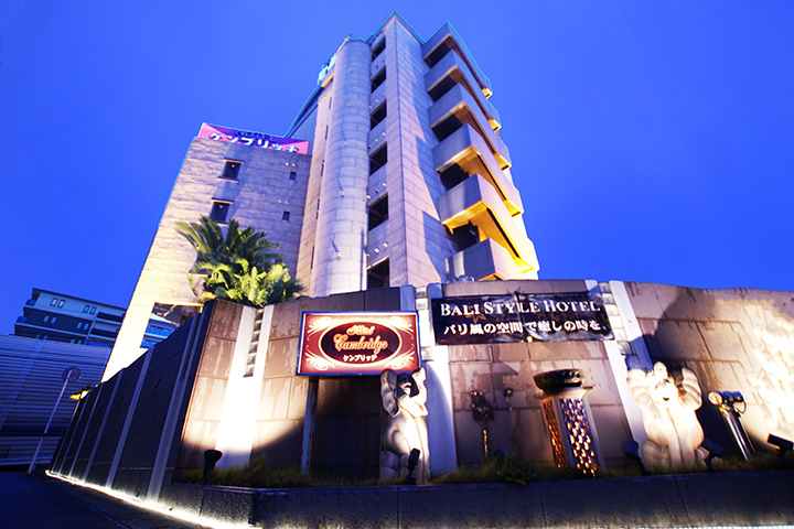 HOTEL CAMBRIDGE 外観