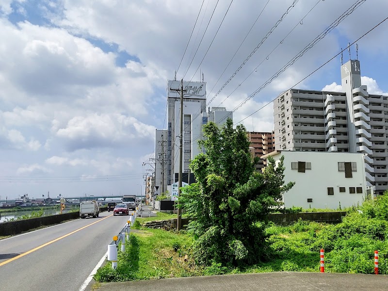 ホテル リバーサイド 外観