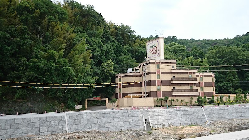 HOTEL SARI RESORT 川西店 外観