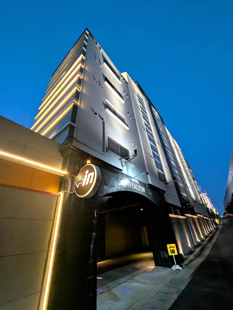 HOTEL ROYALTON 外観